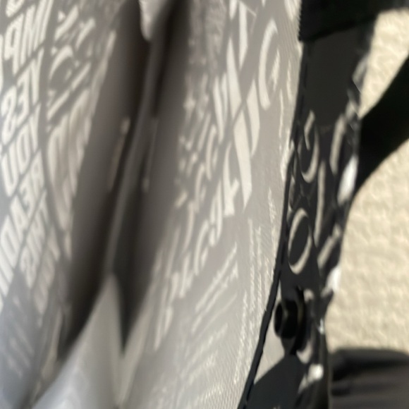 FREE GIFT WITH PURCHASE - LuLuLemon gift bag - Picture 4 of 5